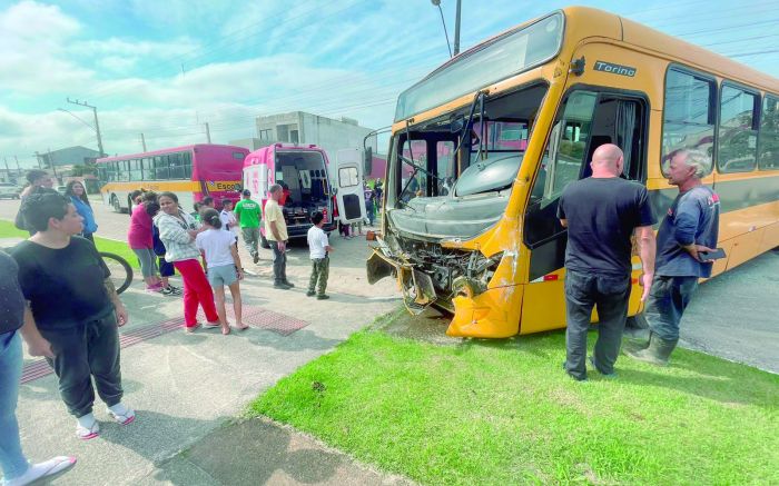 Acidente com ônibus escolares, expedição de surfistas para o RS e mais: se liga nos destaques do DIARINHO na internet 