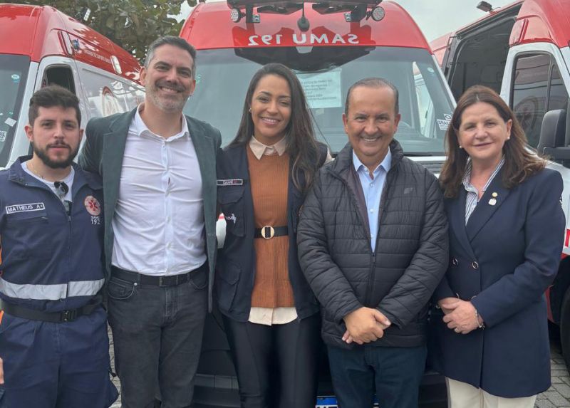 O secretário de Saúde de Navega City, Dr Pablo Sebastian Velho, esteve em Floripa participando da entrega oficial de 16 novas ambulâncias. Navegantes é uma das cidades contempladas (foto: divulgação)