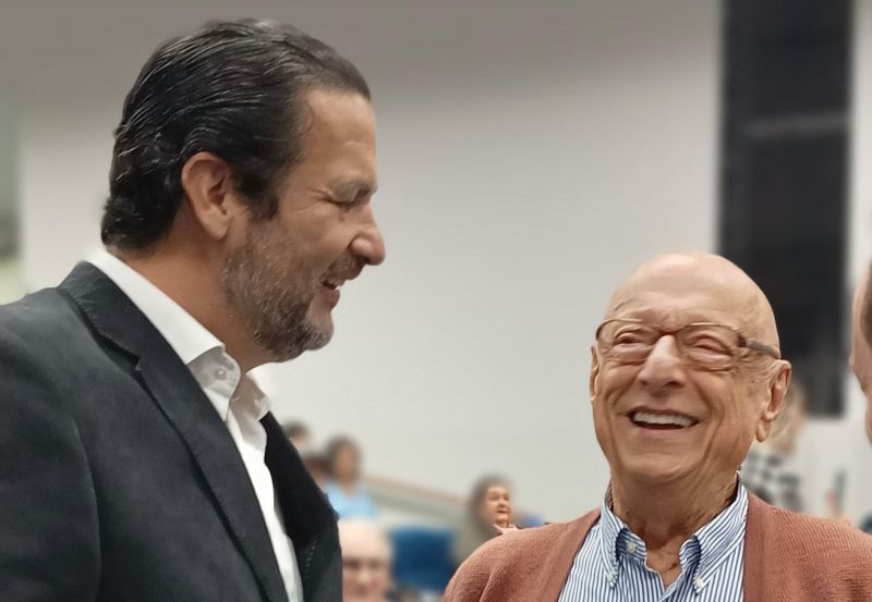 O dublê de novela mexicana e pré-candidato a prefeito de BC, Claudir Maciel (PSB) e o senador turco-careca, Esperidião Amin (PP), no maior clima (foto: divulgação)