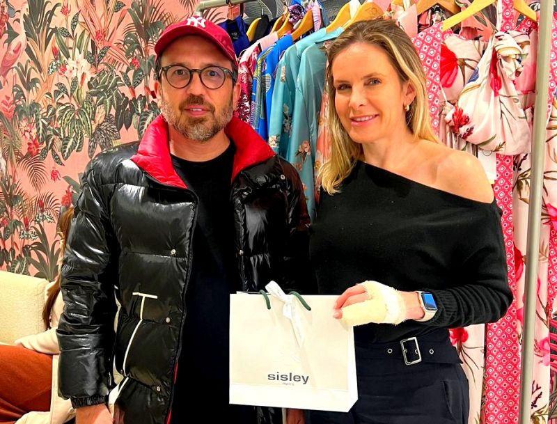 ALEX FERRER e FERNANDA EICKE durante o lançamento da Boutique Sisley Paris, nesta semana, na loja PatBo do Balneário Shopping. Com lista VIP elaborada por Ferrer, as clientes experimentaram os produtos voltados para os cuidados com a pele, além de fazer fotos com os looks da nova coleção, criada por Patrícia Bonaldi  (foto: divulgação)