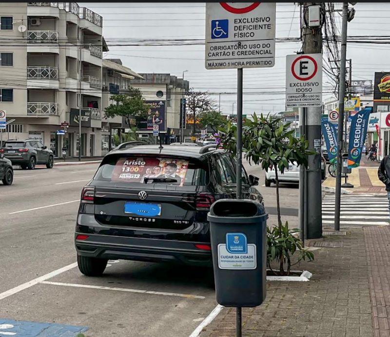 Caranga do Aristo Pereira (PT) de BC estacionada na vaga de idoso. Me abana, Aristo!  (foto: divulgação)