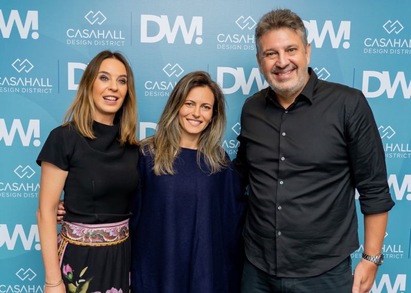 ESTHER SCHATTAN, fundadora da Ornare e eleita uma das 15 mulheres de mais sucesso no Brasil, pela Forbes, TATIANA CEQUINEL, CEO da Embraed, e LAURO ANDRADE FILHO, curador da DW! prestigiaram a semana do design, no Casahall Design District, em Balneário Camboriú  (foto: divulgação)