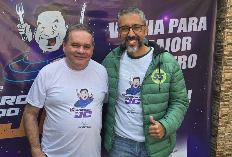 O candidato a vice-prefeito de Penha, Felipe Schmidt (UB), já vestiu a camisa da Gororoba (foto: divulgação)