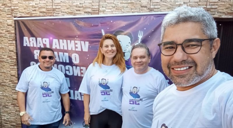 A candidata a vereadora de Navega City, a delegada Patrícia (PSD) e seus apoiadores André e Flávio, neste sábado na Gororoba 