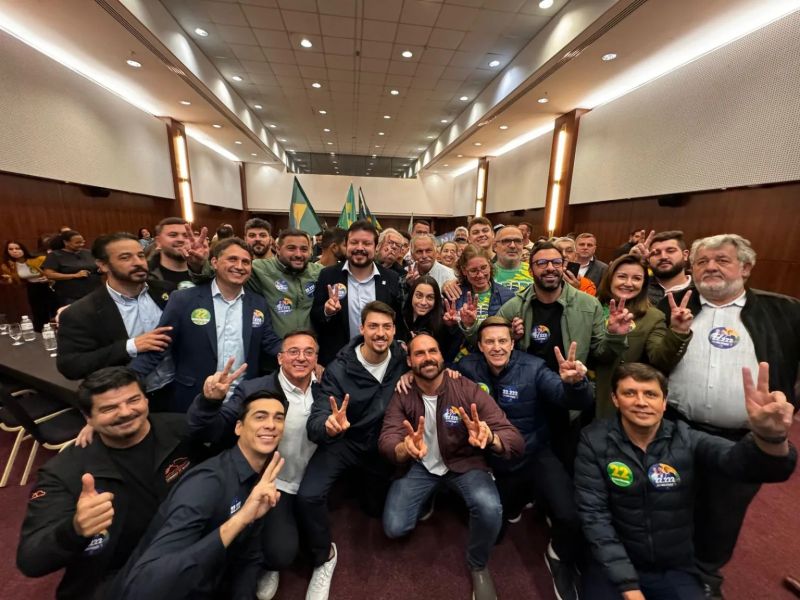 Lançamento da candidatura de Jair Renan Bolsonaro reuniu caciques da direita (foto: Reprodução/Instagram)