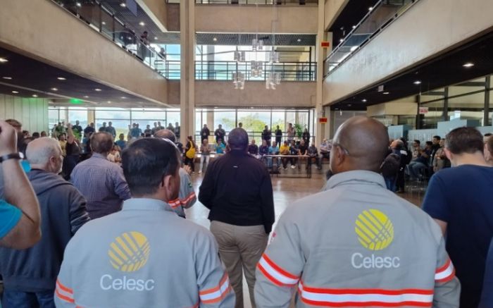 Trabalhadores da Celesc entram em greve