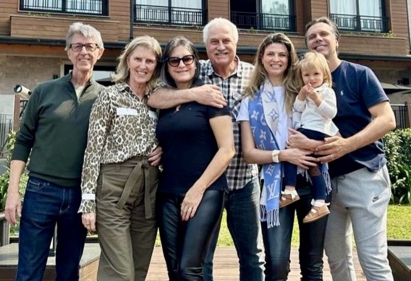 Sergio Carpos e Karla, Marina e Jorge Zimmermann, Mariah, Maria Augusta e Rodrigo Gonçalves curtindo Gramado (foto: Li Finardi)