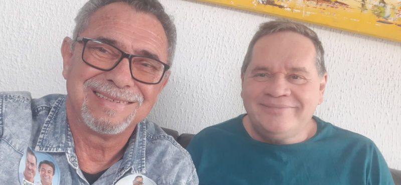 O candidato a vereador pexêro, Carlos Costa (PT), fez uma visita de cortesia ao socadinho escriba  (foto: divulgação)