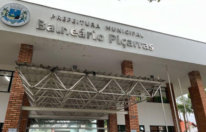 Só alegria! Projetos no legislativo de Piçarras visam aumentar salários do prefeito, vice e secretários e engordar o valor das diárias  (foto: divulgação)