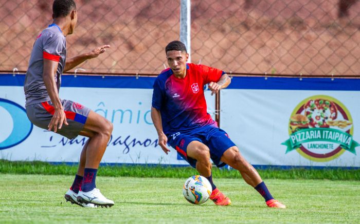 Primeiro jogo-treino