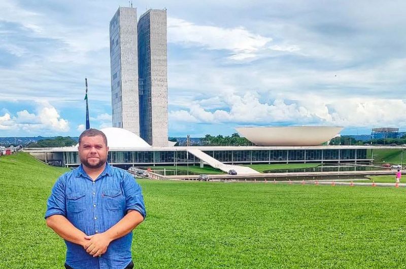 Torrando dindim público. O presidente da piramidal casa do povo, Marcelo Werner (Republicanos), foi pra Brasília e levou a tiracolo os assessores Diego Amâncio (foto) e Rafael Cunha (foto: Redes Sociais)