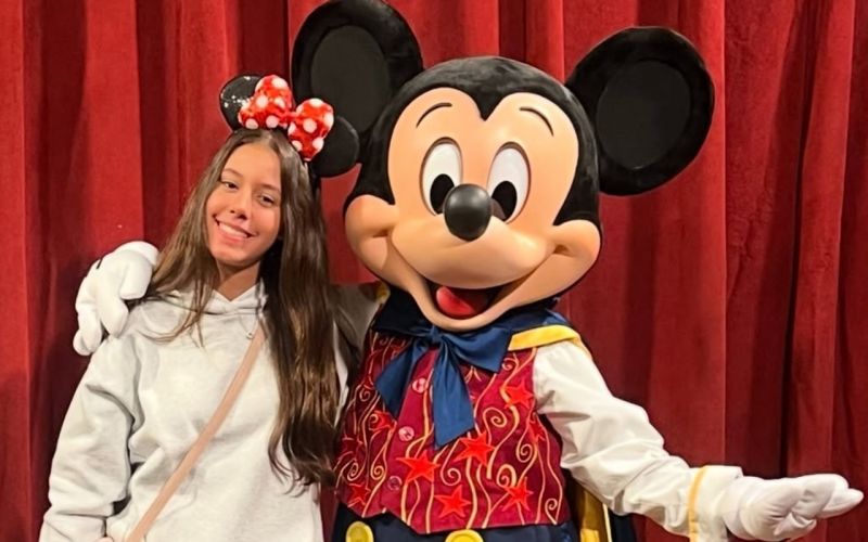 Manuela Storino, com a família, comemorou seus 15 anos na Disney. Parabéns!