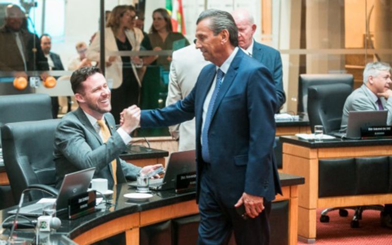 Em eleição de consenso que é esperada para a nova direção da Alesc, neste sábado, o experiente e calejado deputado Júlio Garcia (PSD) deverá voltar à presidência, com o deputado Fernando Krelling (MDB) de vice (foto: Bruno Collaço/Agencia AL)