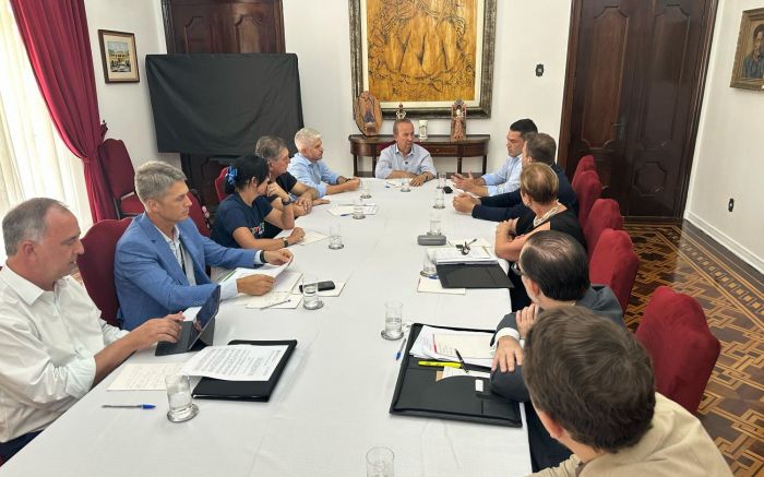 Governador e prefeitos buscam saída para pessoas em situação de rua