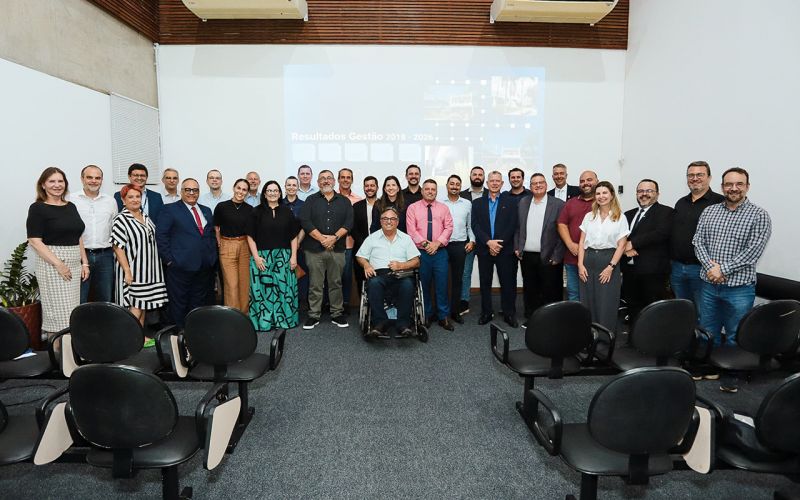 Gestão transparente. O reitor Sabiá, ops, Valdir Cechinel Filho, recebeu, com sua equipe da Univali, vereadores da city pexêra e membros do governo pra mostrar a evolução da Univali (foto: divulgação)