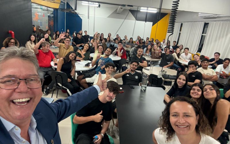 O consultor ambiental sabichão Gil Koeddermann proferiu palestra na aula inaugural do curso de Direito da Univali de BC, com o tema: Consciência global ambiental