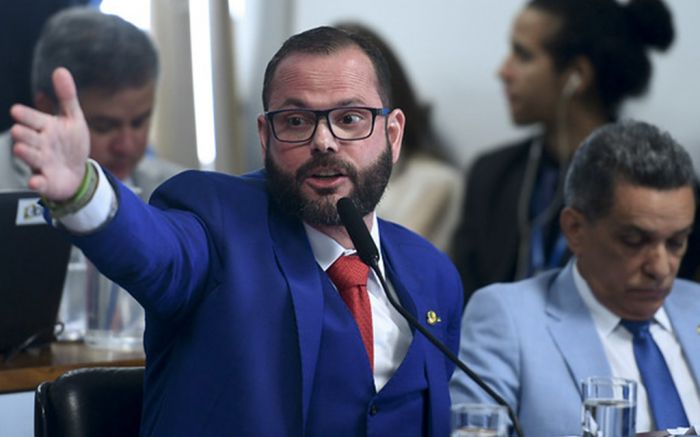 Mais uma polêmica do senador