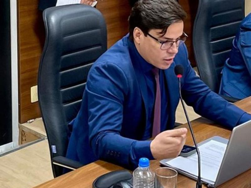 O vereador e presidente da casa do povo de Navega City, Júlio Bento (PSD), quer explicações da contratação de show do cantor Leoni pela prefa 
