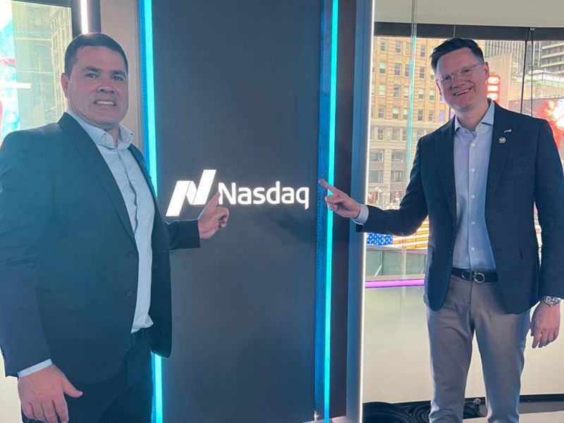 Cumprindo agenda nos States, o prefeito de Itajaí, Robison Coelho (PL), acompanhado do futebolista Níkolas Reis e do secretário estadual da Fazenda, Cleverson Siewert, estiveram na Nasdaq