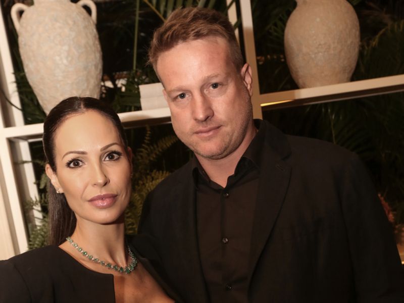 O casal anfitrião, Eduardo Sanson e Katiane Moraes