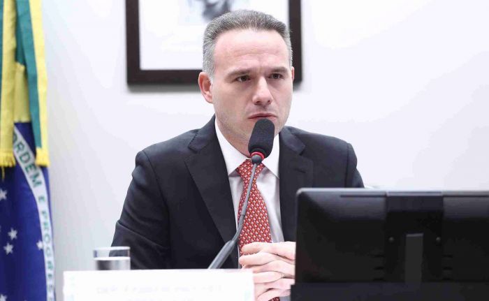 A missão de Schiochet no processo contra Eduardo Bolsonaro