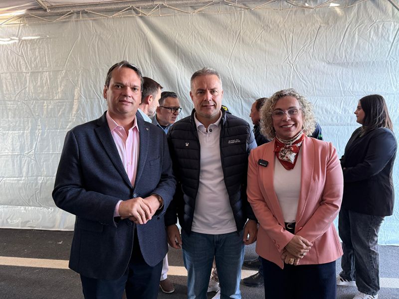 Na inauguração do complexo viário do Badenfurt na BR 470, em Blumenau, o superintendente do Porto de Itajaí, João Paulo Tavares Bastos, o ministro dos Transportes Renan Filho e a deputada federal Ana Paula Lima (PT)