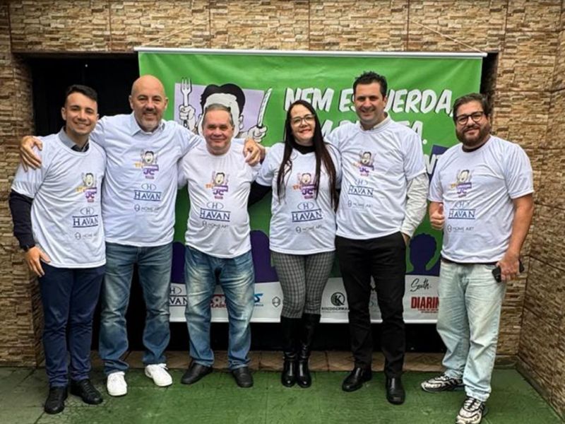 O presidente da piramidal casa do povo, Fernando Pegorini (PL), e sua equipe – Matheus, Eduardo, Jacqueline e Lorival – apoiam o JC
