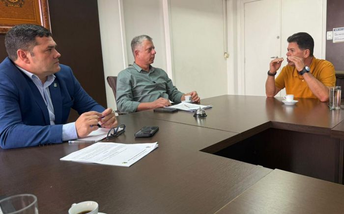 Zé da Codetran é recebido por prefeito e vice