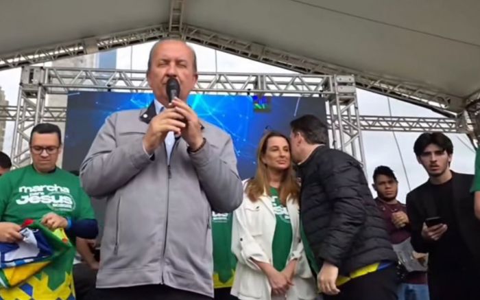 Jorginho e Juliana orando juntos