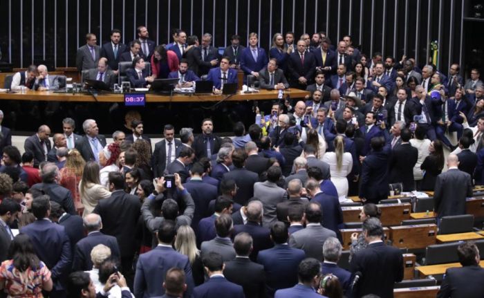 Farra com dinheiro público
