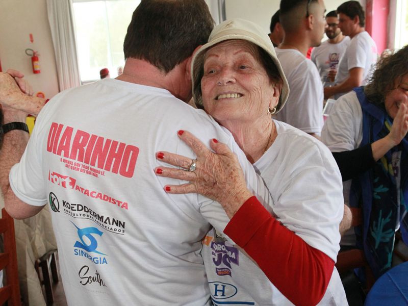 A leitora de BC do DIARINHO e da coluna, dona Valentina, jogadora de bocha aos 94 anos, dançou ...</div></div>
<div class=