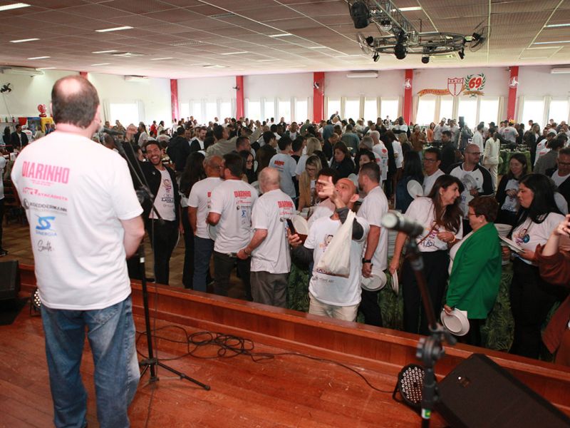 Na segunda-feira, na edição impressa do DIARINHO, circula o caderno com as fotos da 17ª Gororoba do JC