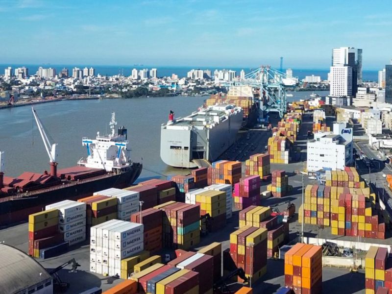 A informação que pipoca é que querem trocar o comando do Porto de Itajaí de Santos pra um porto do nordeste. Será que pode piorar ainda mais? 