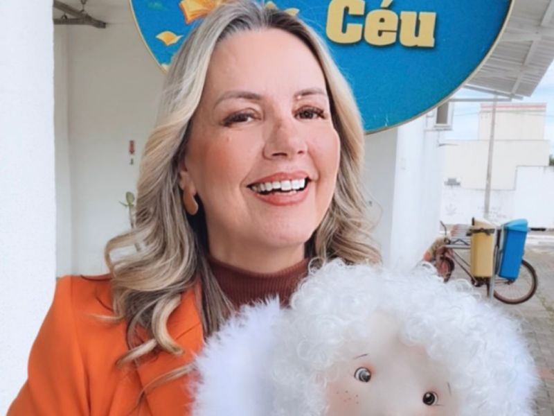 Diretora da Biblioteca Silveira Júnior, de Itajaí, Daniela Camargo, revitalizou a biblioteca do Centro de Artes e Esportes Unificados (CEU) do São Viça