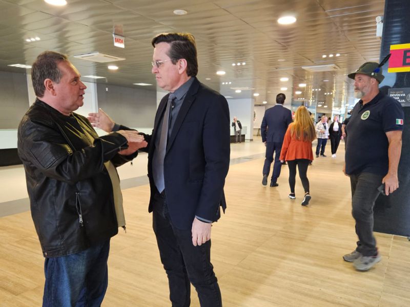 O deputado estadual Jair Miotto (UB), em conversa com o JC na Alesc itinerante em BC, reafirmou sua defesa de uma terceira faixa na BR 101, principalmente por conta do trânsito de caminhões em direção aos quatro portos do estado