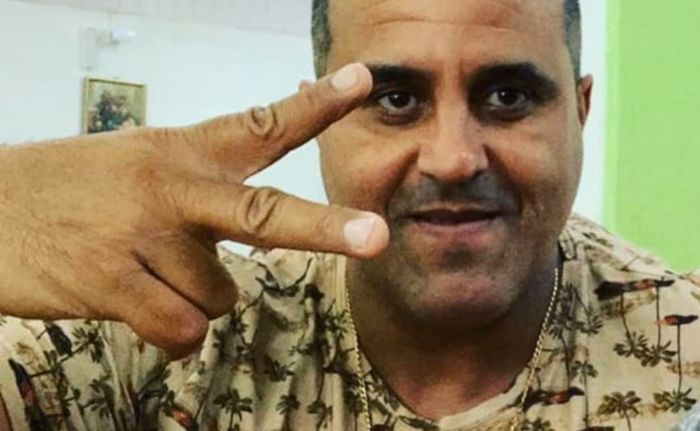 Secretário no motel em horário de expediente