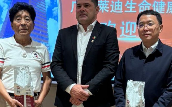 Prefeito Robison na China