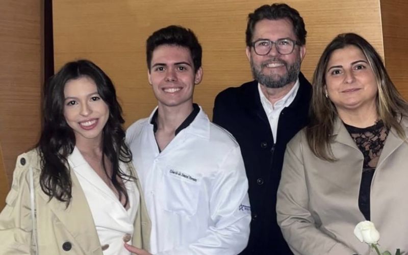 Nick Modesto, Eduardo, Danilo e Ediene Ferreira, no dia que o futuro médico da família participou da entrega do jaleco que simbolizou o start ao período universitário. Voa, Dudu! 