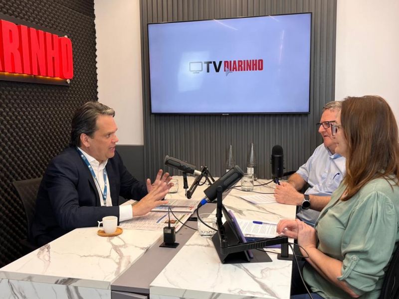 O Diz Aí! desta semana, comandado pela jornalista Fran Marcon, foi com o polido João Paulo do Porto de Itajaí, com a participação do servidor de carreira do terminal, hoje aposentado, Heder Moritz. Assista na TV DIARINHO no YouTube e leia na edição impressa do finde