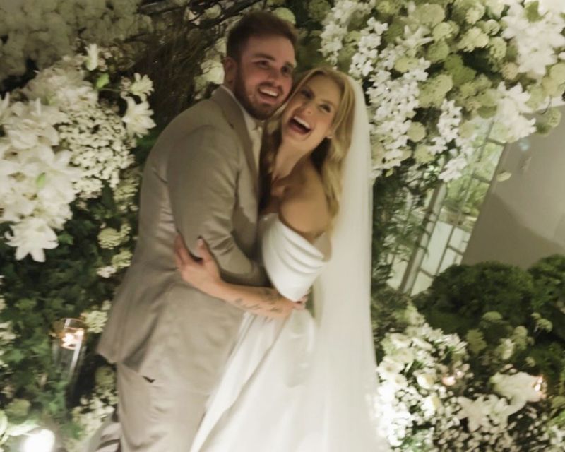 O “sim” de amor de Adriana Torquato Jaques e Gabriel Jorge Saraiva aconteceu lindamente no feriado do dia 15, na Casa Medina, Estaleirinho. A noite contou com show do Latino e muita animação. A lua de mel será nas Maldivas. Felicidades aos noivos!