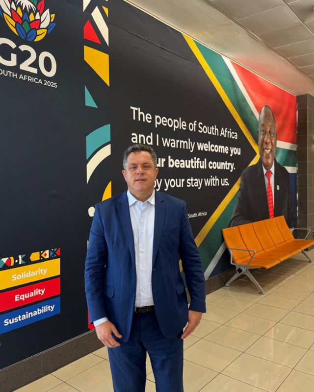 O deputado bocudo e entisicado Ivan Naatz (PL) representou a Leléia e a Unipa na reunião do G20 em Johanesburgo, África do Sul (foto: divulgação)