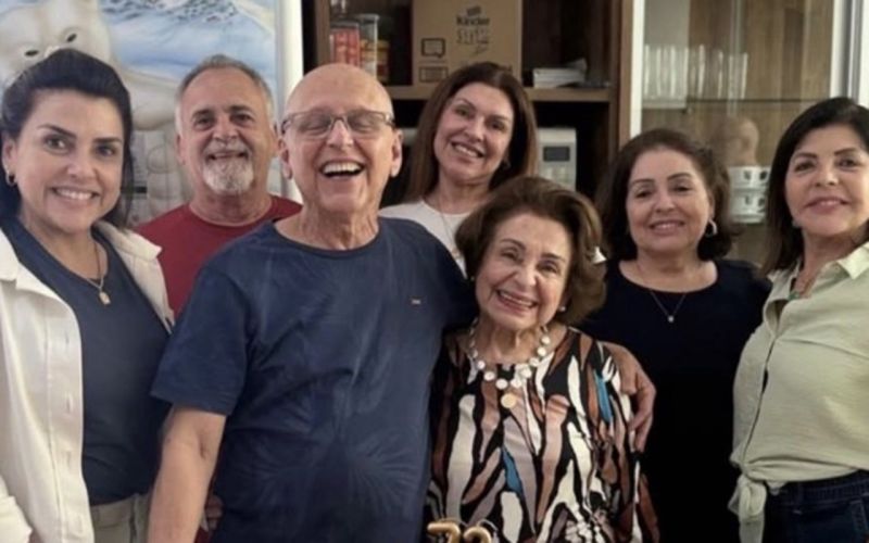 Helenir Krobel, que já é uma feliz tataravó, com seus filhos Janine, Agenor Jr, Roberto, Simoni, Nayra e Monica, comemorou os 90 anos com muita alegria e saúde. Parabéns!