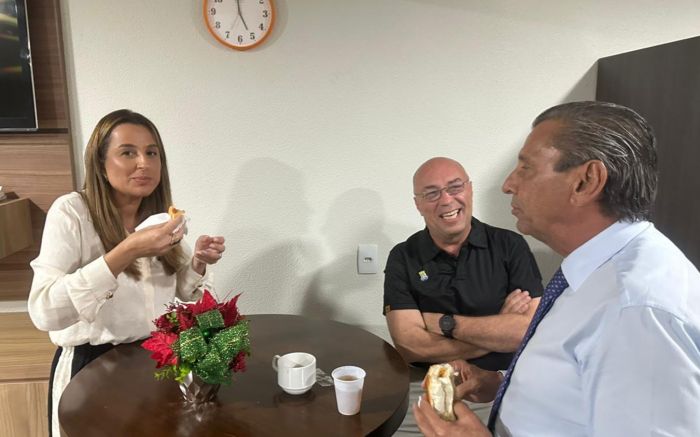 Juju Pavan acompanhada pelos poderosos