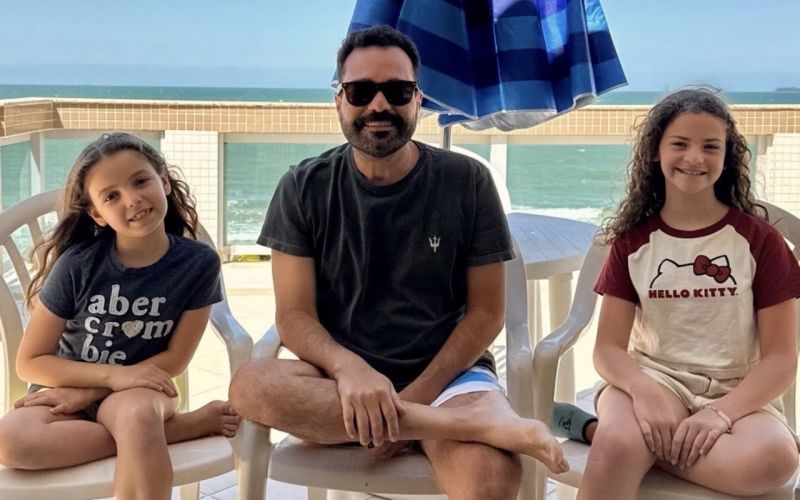 Rafael Martins, aproveitando o sol com as sobrinhas Catharina e Camila. Certíssimos!