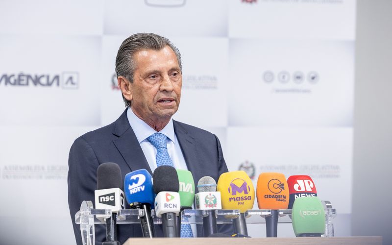 O presidente da Leléia, Julio Garcia (PSD), anunciou todo pimpão a devolução de mais de R$ 403 milhões aos cofres do governo do estado