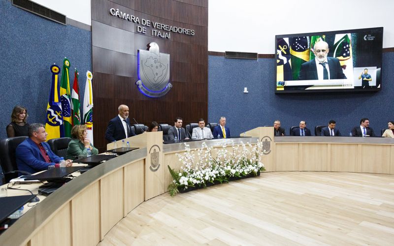 Pediu o boné. O vice-prefeito, papai sabe-tudo Rubens Angioletti (PL), tá sem sorte com chefe de gabinete. É o segundo chefe de gabinete que pede exoneração do cargo. Circula a informação de que Rubens gostaria de contar com o nome do ex-vereador Manoel Rodrigues Conceição, o Nelinho (foto), para o cargo. Hummmmm... 