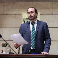 Carlos Bolsonaro sobe o tom contra Moraes