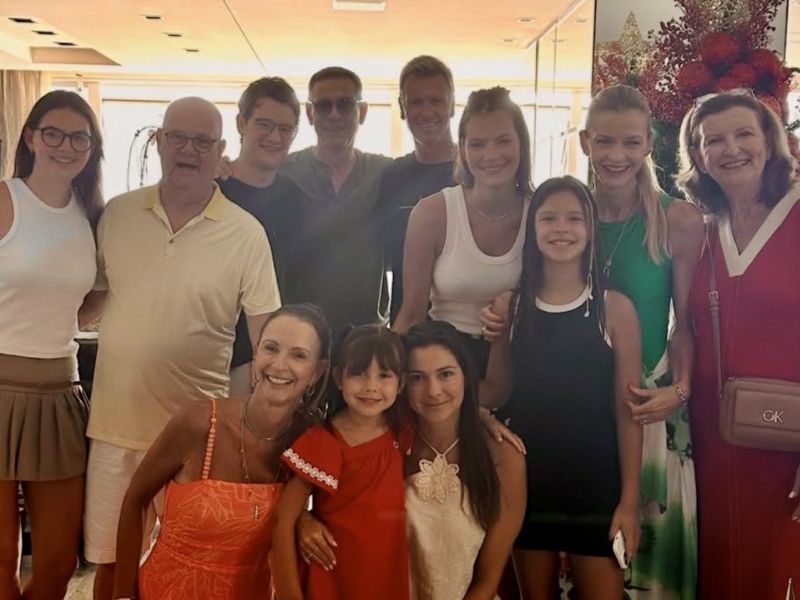 Família Klaser: Isabella, Gustavo, Thiago, Kiko, Alfeu, Georgia, Nara, Michelle, Nina, Eloisa e Maria Eduarda, em BC