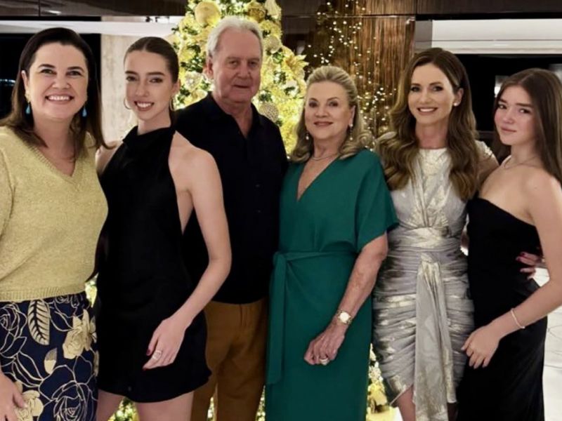 Zezo e Ivani Pereira Zimmermann, com as filhas Flávia e Roberta e as netas, Maria Eduarda e Maria Antônia, na terrinha