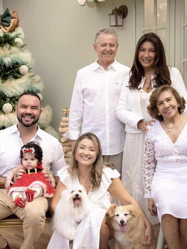 Rodrigo Caldas, Taysa e a filhinha Cecília, Nivaldo Pinheiro, Miriam e a mãe Otília, na terrinha